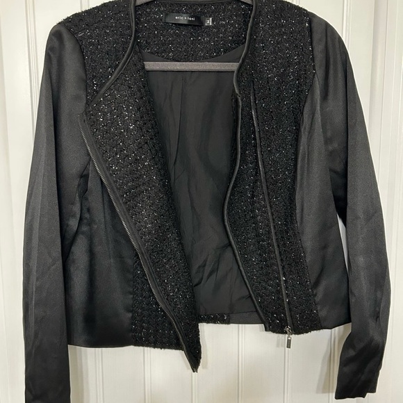 Chic Black Women's Blazer with Textured Detail - Picture 8 of 9